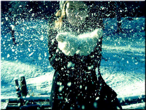 Стихи про снежинки. Летают снежинки, почти невидимки ... Автор А. Мельников