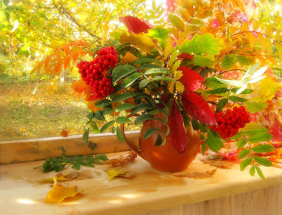 Осенний вальс. Кружит листва в осеннем вальсе, играют блики на стекле .. Автор И. Бутримова